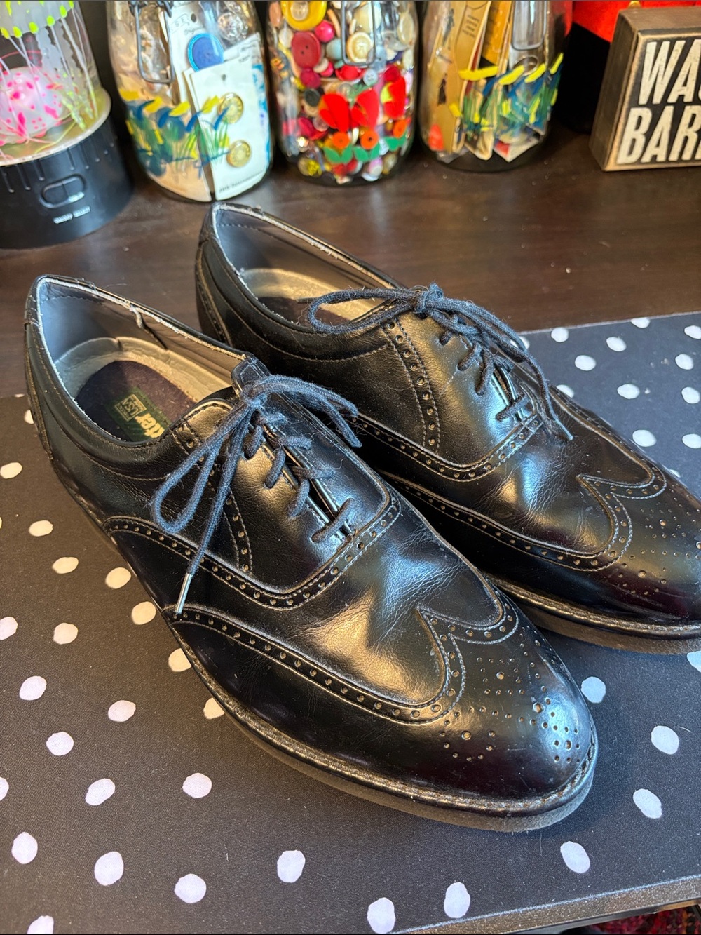 VINTAGE DEXTER USA black leather wingtip oxford shoes.These classic American-mad